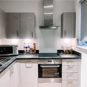 Apartment Luxury - 1 Min From Station, London