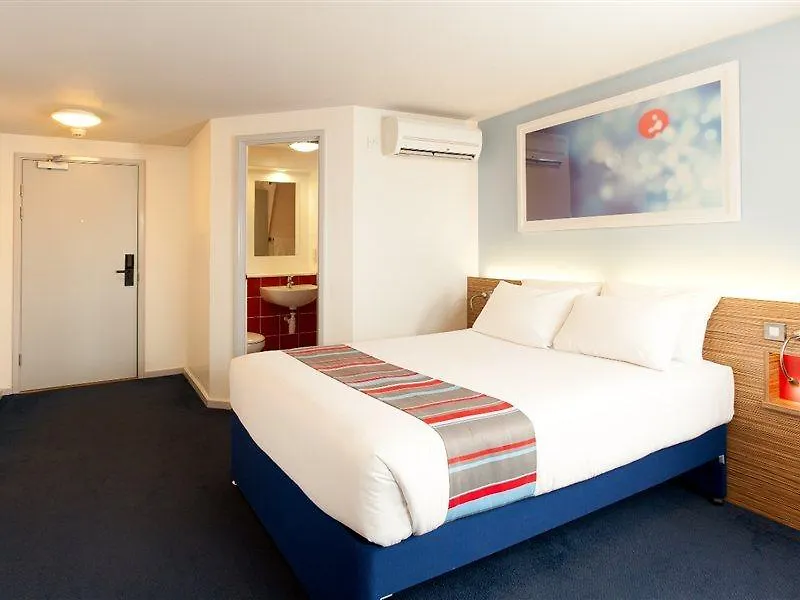 Travelodge London Central City Road Hotel