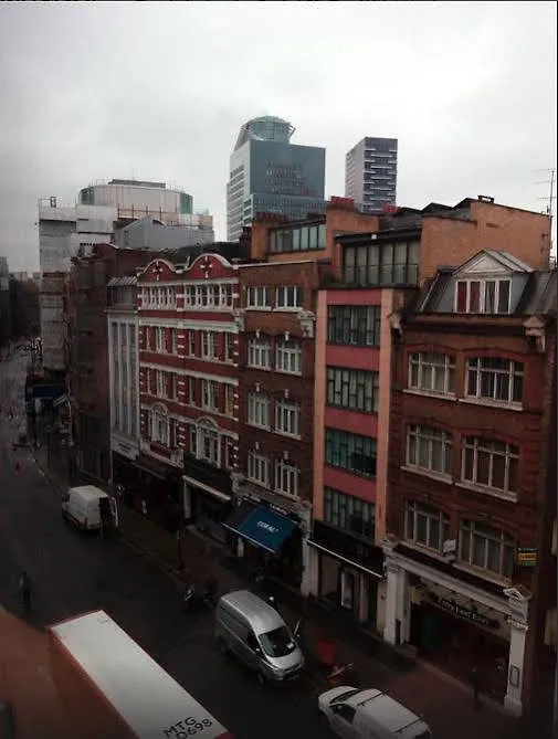 Travelodge London Central City Road 3*,