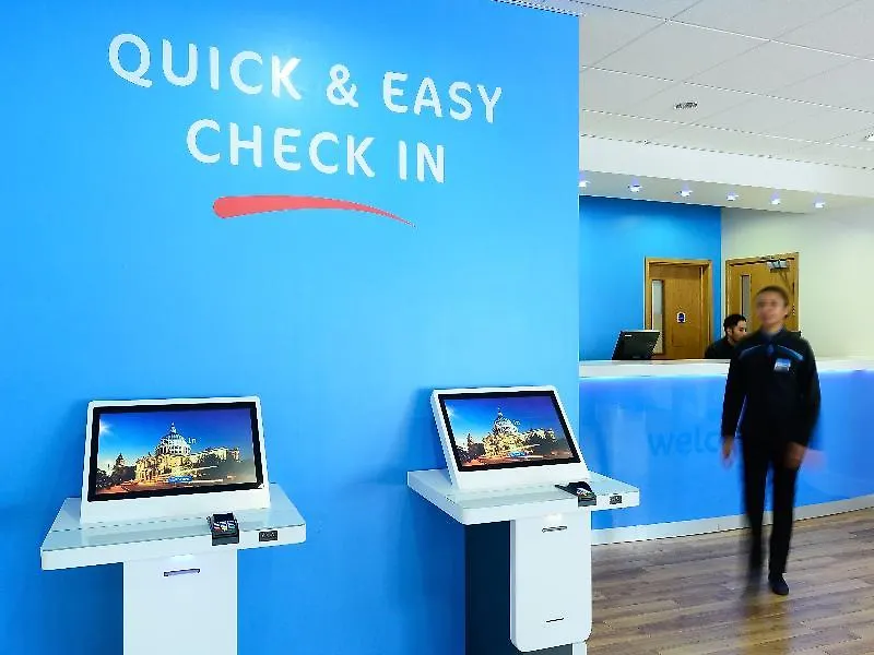 Travelodge London Central City Road 3*,